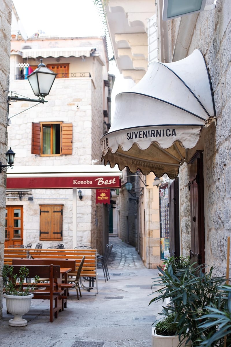 Hole-in-the-Wall Eatery
